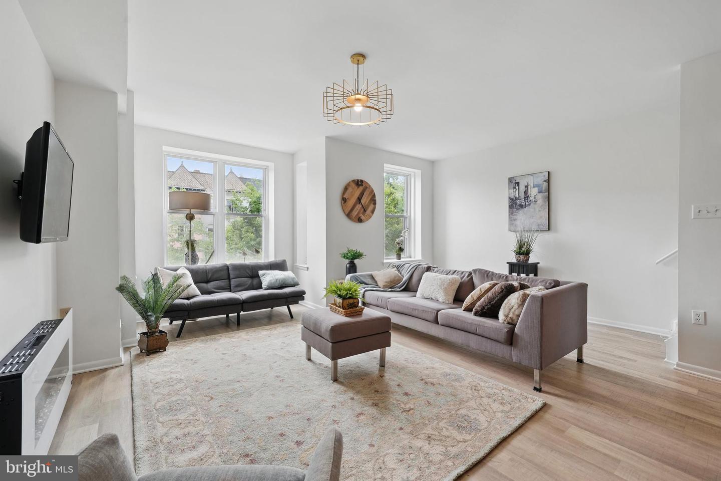 1307 FAIRMONT ST NW #B, WASHINGTON, District Of Columbia 20009, 3 Bedrooms Bedrooms, ,2 BathroomsBathrooms,Residential,For sale,1307 FAIRMONT ST NW #B,DCDC2198062 MLS # DCDC2198062