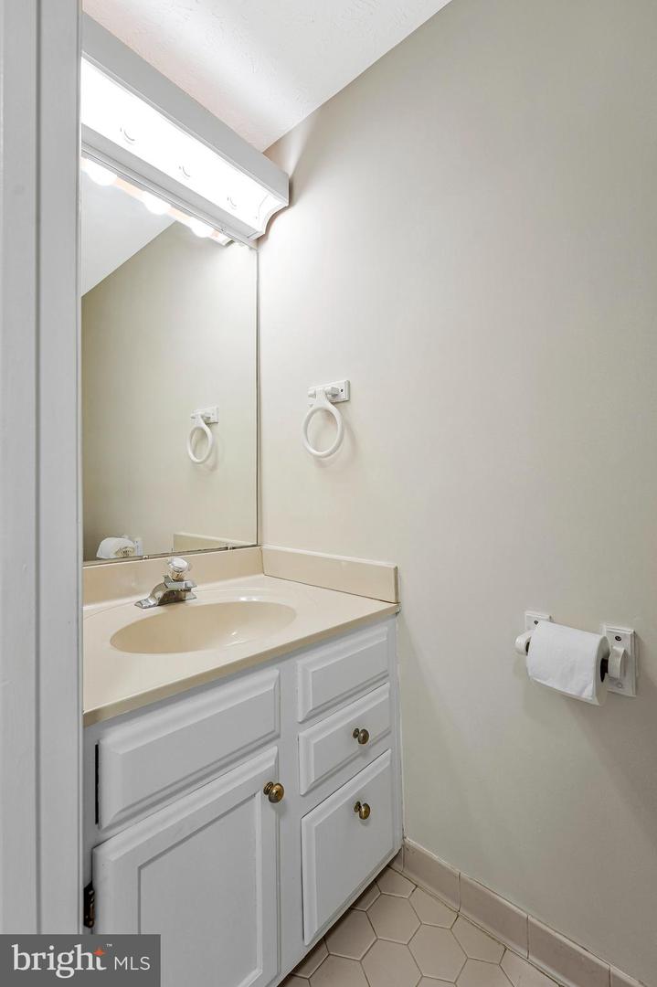 44060 FERNCLIFF TER, ASHBURN, Virginia 20147, 2 Bedrooms Bedrooms, ,3 BathroomsBathrooms,Residential,For sale,44060 FERNCLIFF TER,VALO2095158 MLS # VALO2095158