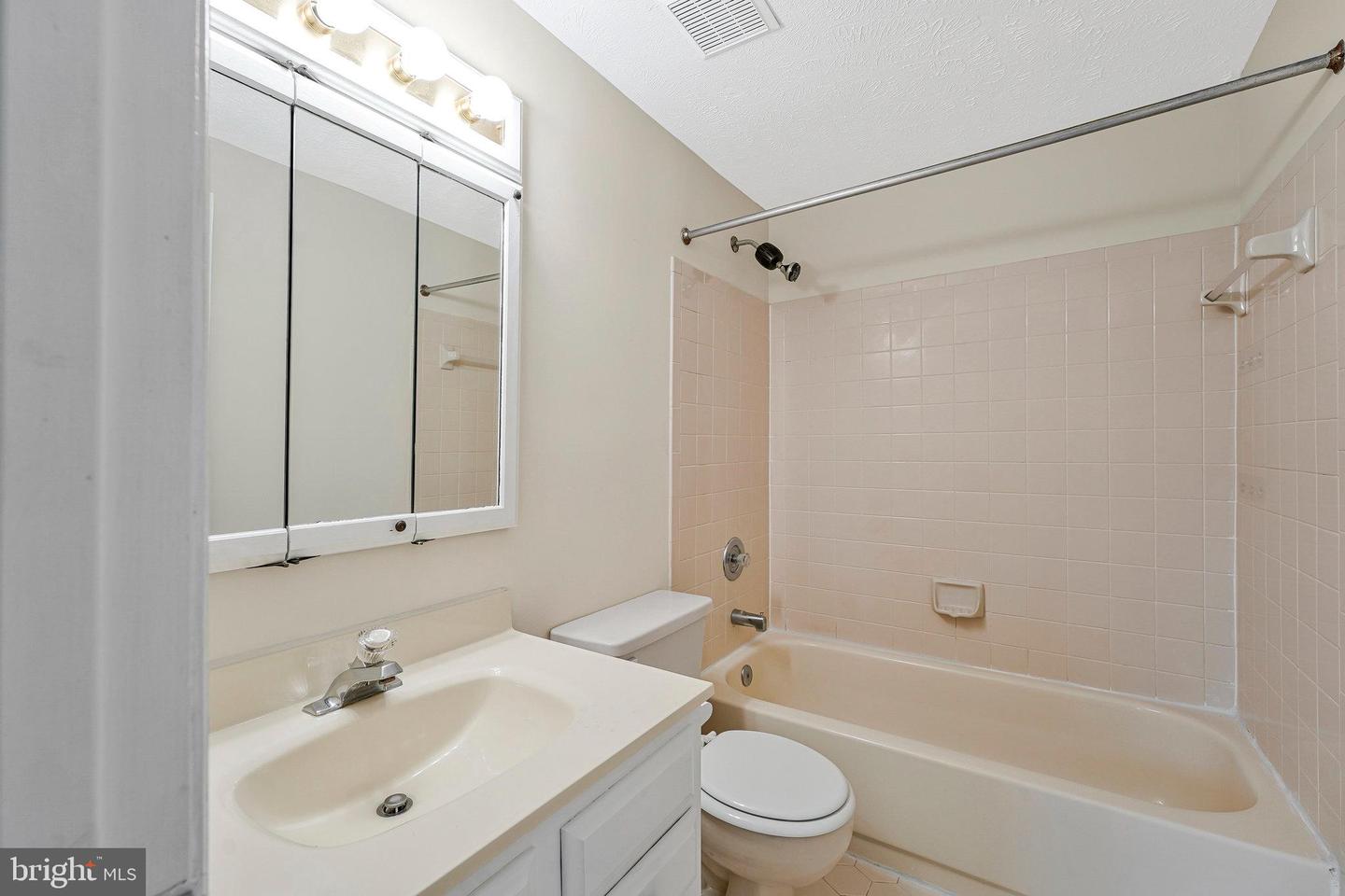 44060 FERNCLIFF TER, ASHBURN, Virginia 20147, 2 Bedrooms Bedrooms, ,3 BathroomsBathrooms,Residential,For sale,44060 FERNCLIFF TER,VALO2095158 MLS # VALO2095158