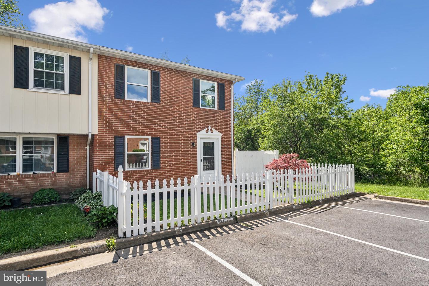 8598 ASHBY CT, MARSHALL, Virginia 20115, 3 Bedrooms Bedrooms, ,2 BathroomsBathrooms,Residential,For sale,8598 ASHBY CT,VAFQ2016442 MLS # VAFQ2016442