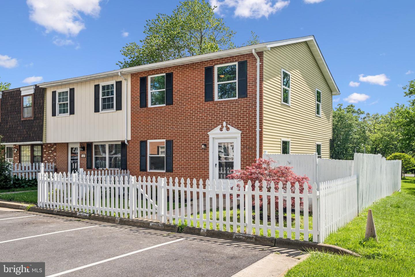 8598 ASHBY CT, MARSHALL, Virginia 20115, 3 Bedrooms Bedrooms, ,2 BathroomsBathrooms,Residential,For sale,8598 ASHBY CT,VAFQ2016442 MLS # VAFQ2016442