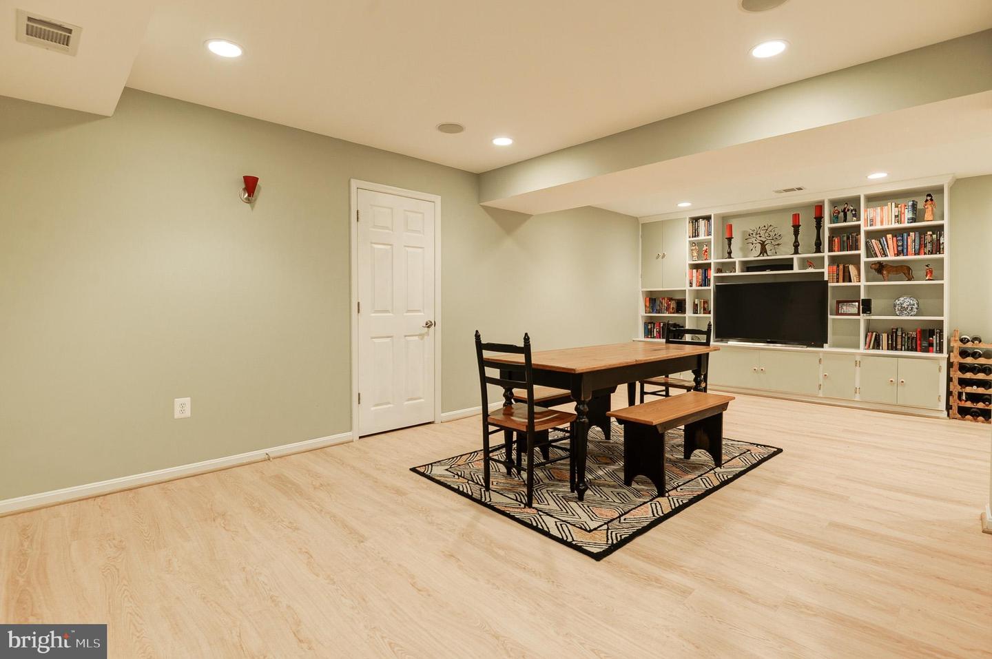 9504 BROOME CT, VIENNA, Virginia 22182, 5 Bedrooms Bedrooms, ,3 BathroomsBathrooms,Residential,For sale,9504 BROOME CT,VAFX2238074 MLS # VAFX2238074