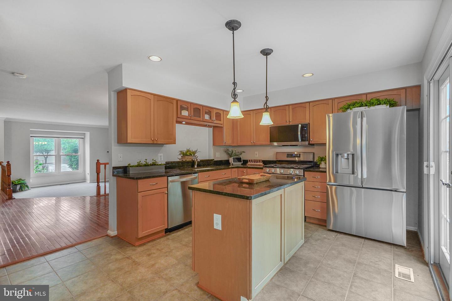 7228 LENSFIELD CT, ALEXANDRIA, Virginia 22315, 3 Bedrooms Bedrooms, ,3 BathroomsBathrooms,Residential,For sale,7228 LENSFIELD CT,VAFX2238076 MLS # VAFX2238076