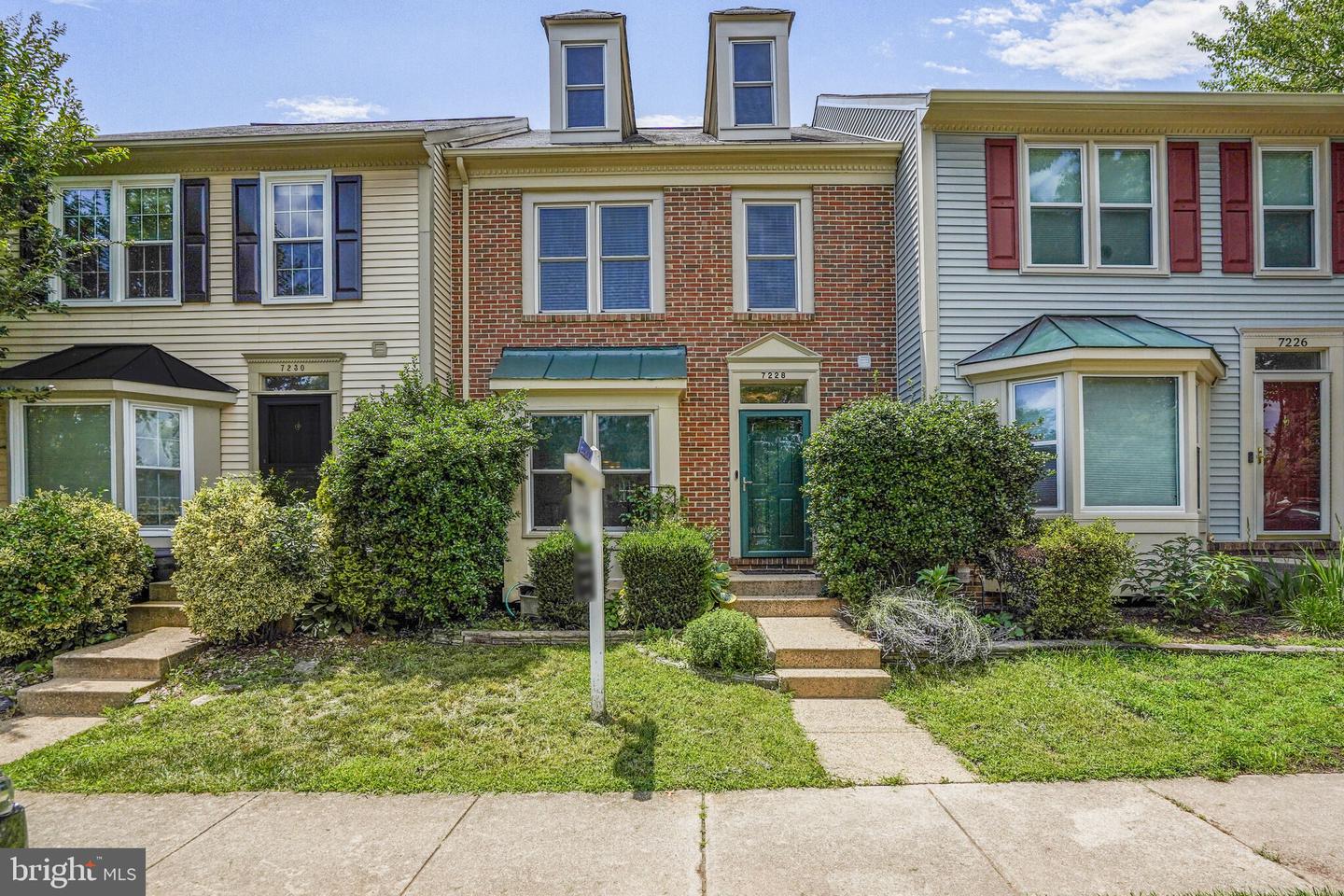 7228 LENSFIELD CT, ALEXANDRIA, Virginia 22315, 3 Bedrooms Bedrooms, ,3 BathroomsBathrooms,Residential,For sale,7228 LENSFIELD CT,VAFX2238076 MLS # VAFX2238076