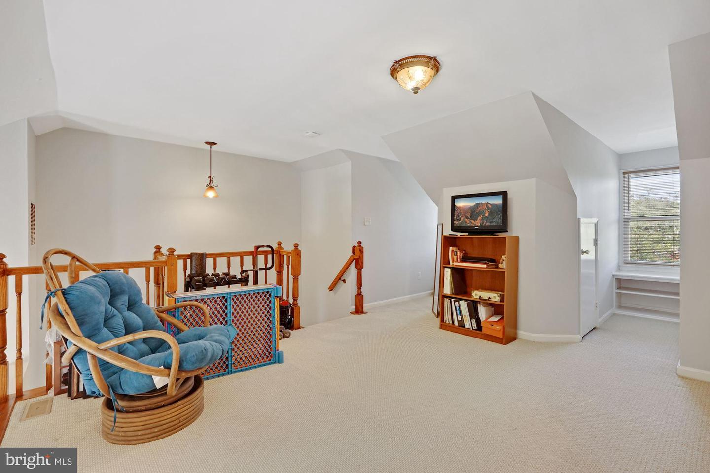 7228 LENSFIELD CT, ALEXANDRIA, Virginia 22315, 3 Bedrooms Bedrooms, ,3 BathroomsBathrooms,Residential,For sale,7228 LENSFIELD CT,VAFX2238076 MLS # VAFX2238076
