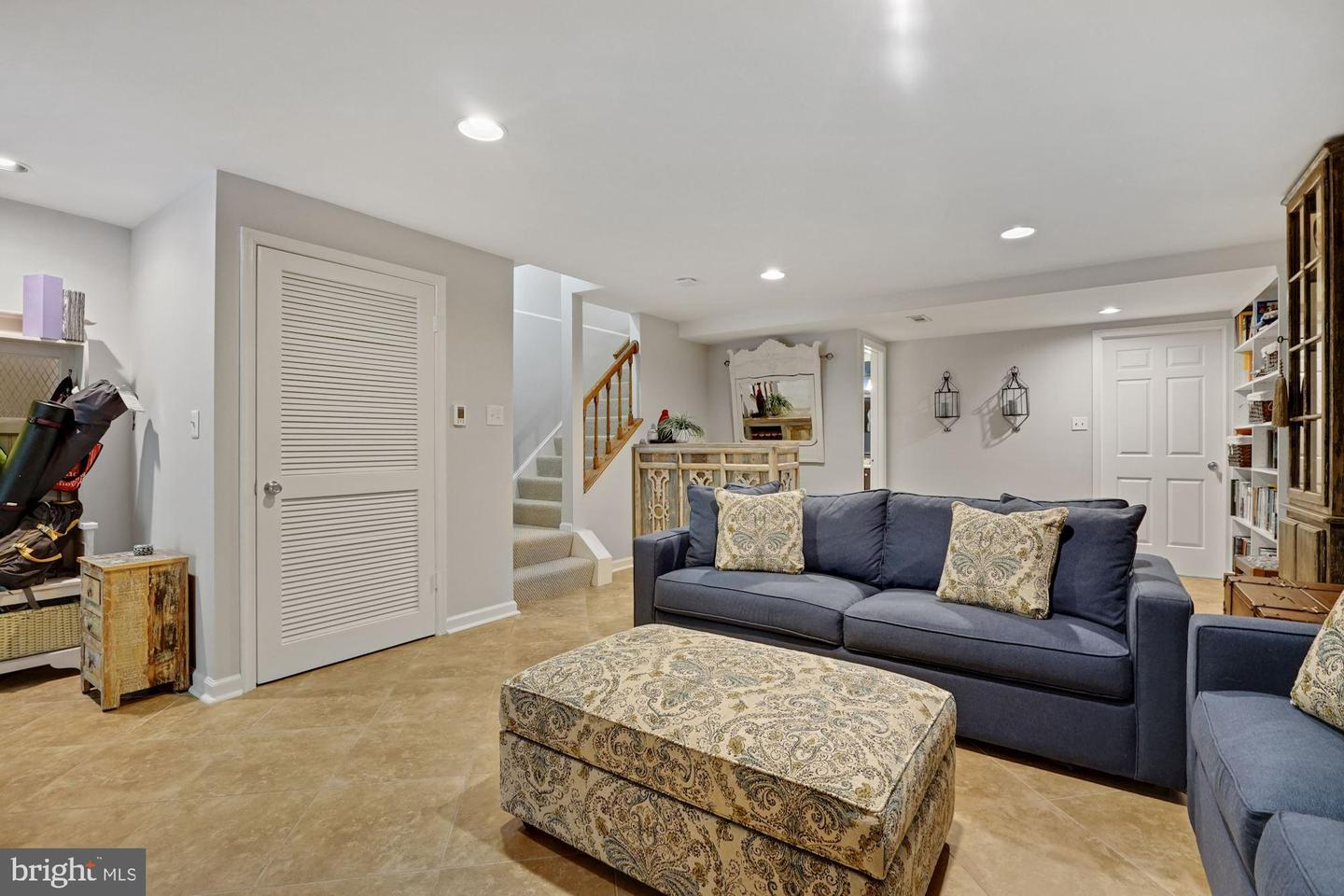 7228 LENSFIELD CT, ALEXANDRIA, Virginia 22315, 3 Bedrooms Bedrooms, ,3 BathroomsBathrooms,Residential,For sale,7228 LENSFIELD CT,VAFX2238076 MLS # VAFX2238076