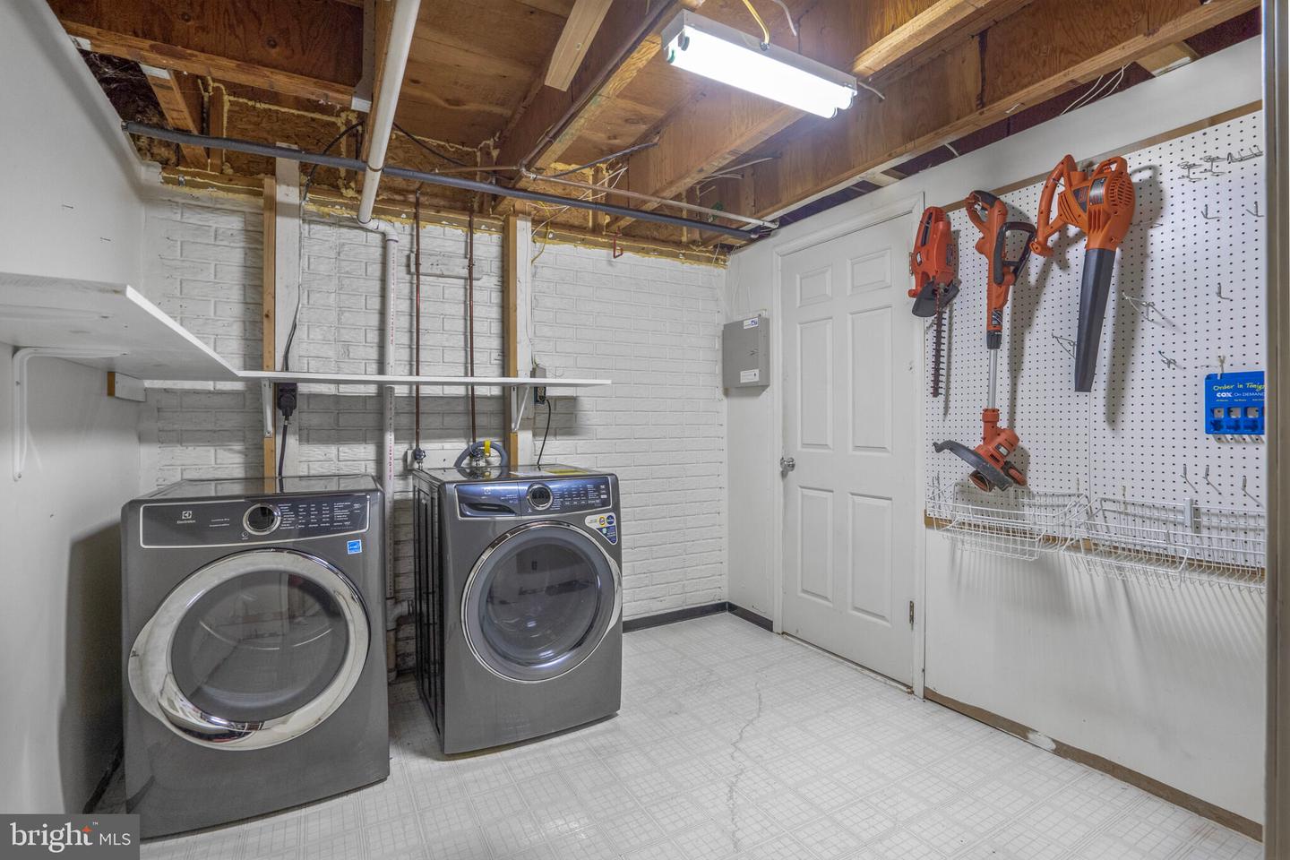 7228 LENSFIELD CT, ALEXANDRIA, Virginia 22315, 3 Bedrooms Bedrooms, ,3 BathroomsBathrooms,Residential,For sale,7228 LENSFIELD CT,VAFX2238076 MLS # VAFX2238076