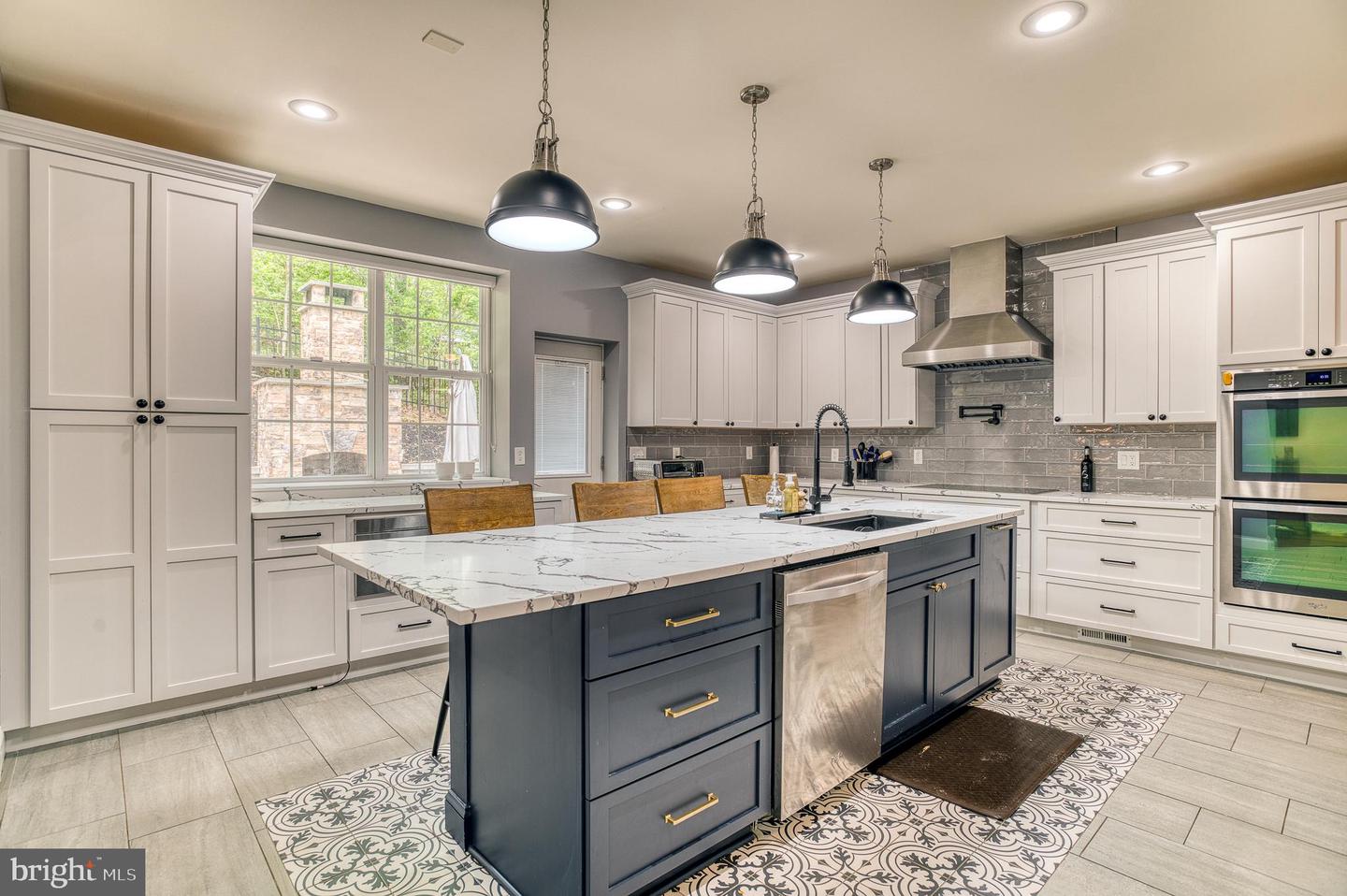 7140 BARRY RD, ALEXANDRIA, Virginia 22315, 5 Bedrooms Bedrooms, ,5 BathroomsBathrooms,Residential,For sale,7140 BARRY RD,VAFX2238200 MLS # VAFX2238200