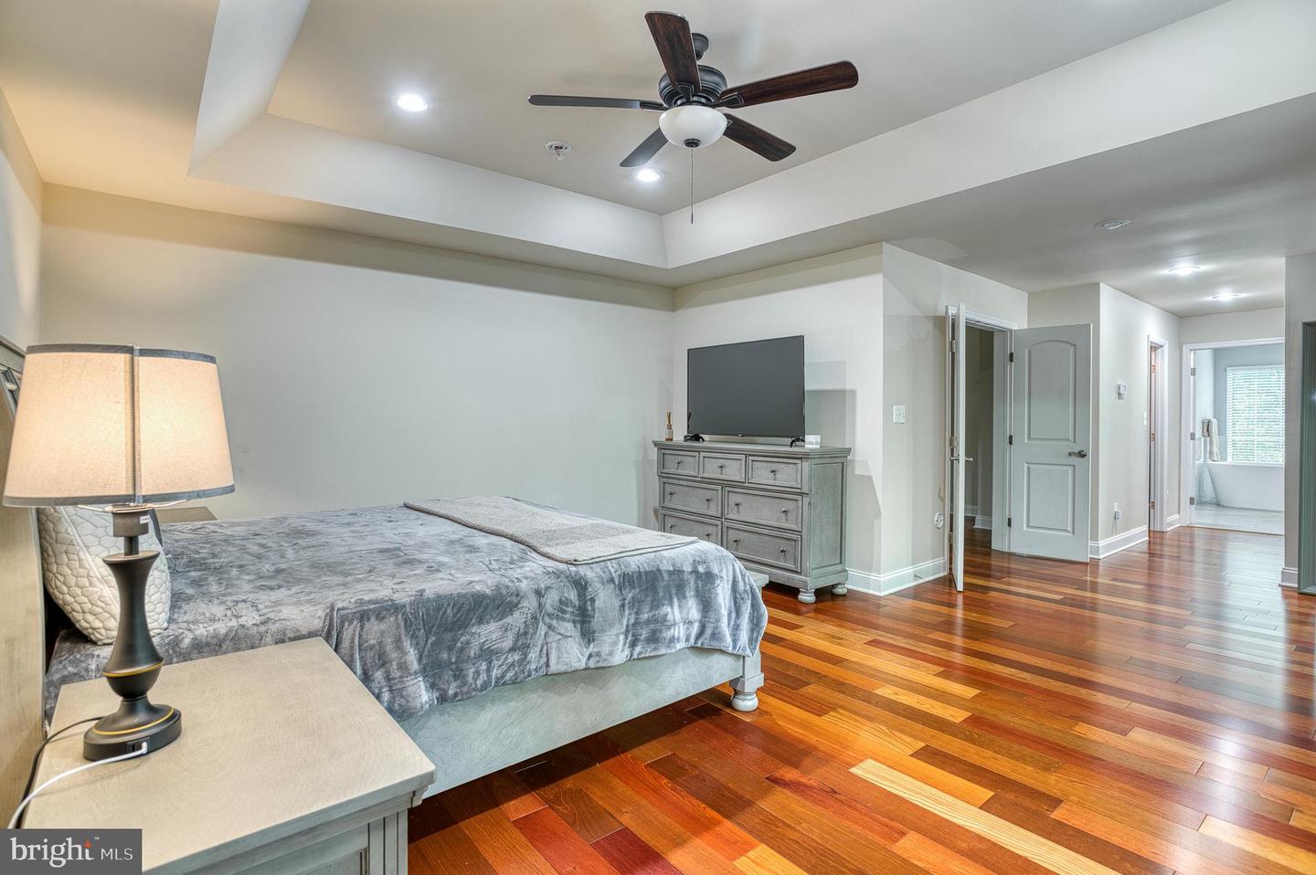 7140 BARRY RD, ALEXANDRIA, Virginia 22315, 5 Bedrooms Bedrooms, ,5 BathroomsBathrooms,Residential,For sale,7140 BARRY RD,VAFX2238200 MLS # VAFX2238200