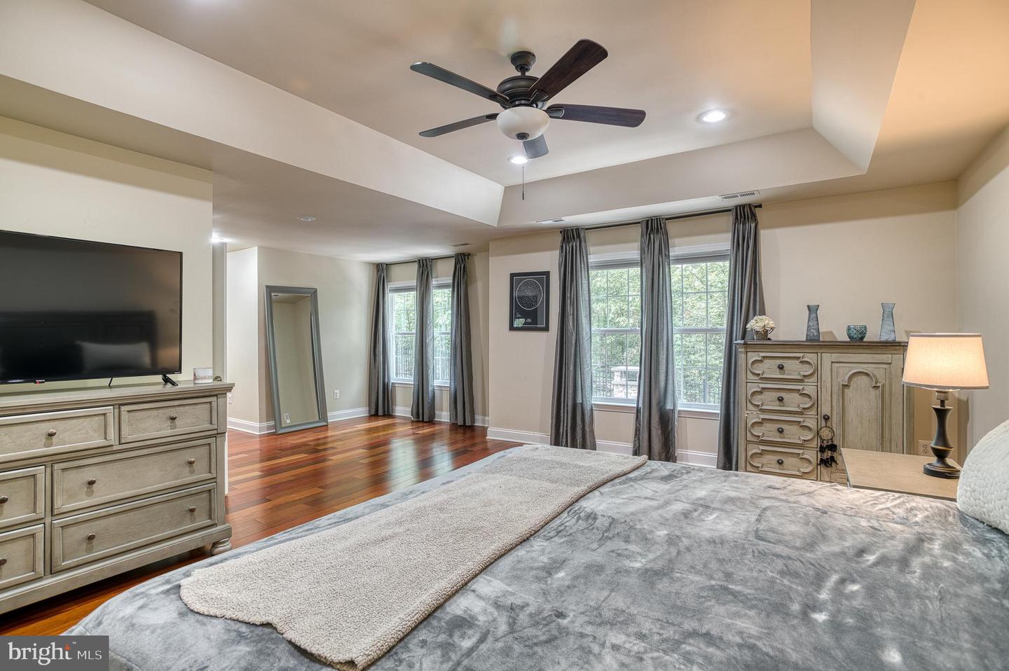 7140 BARRY RD, ALEXANDRIA, Virginia 22315, 5 Bedrooms Bedrooms, ,5 BathroomsBathrooms,Residential,For sale,7140 BARRY RD,VAFX2238200 MLS # VAFX2238200