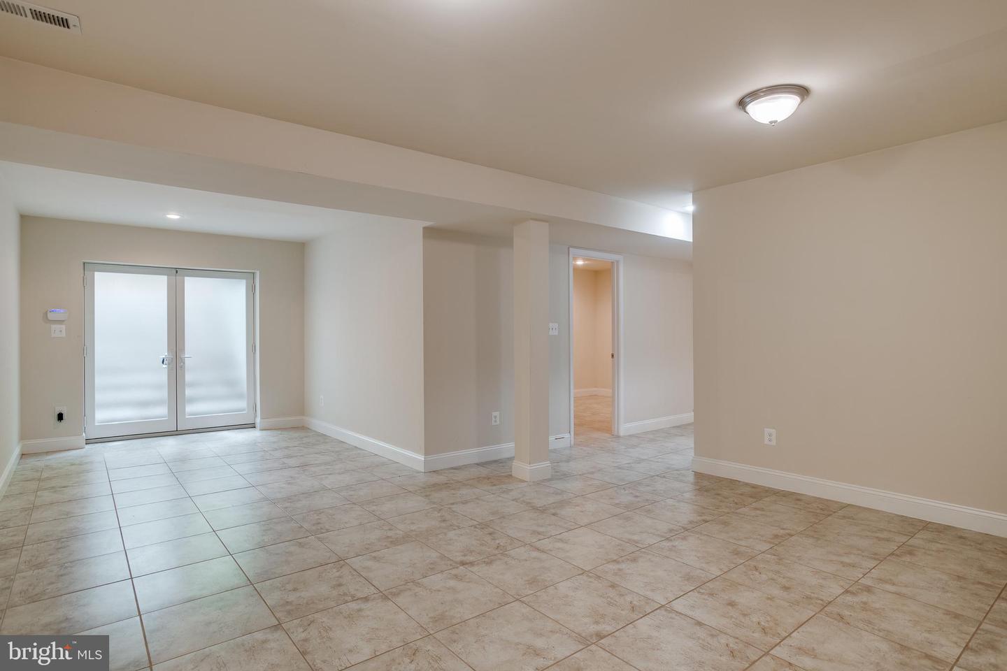 7140 BARRY RD, ALEXANDRIA, Virginia 22315, 5 Bedrooms Bedrooms, ,5 BathroomsBathrooms,Residential,For sale,7140 BARRY RD,VAFX2238200 MLS # VAFX2238200