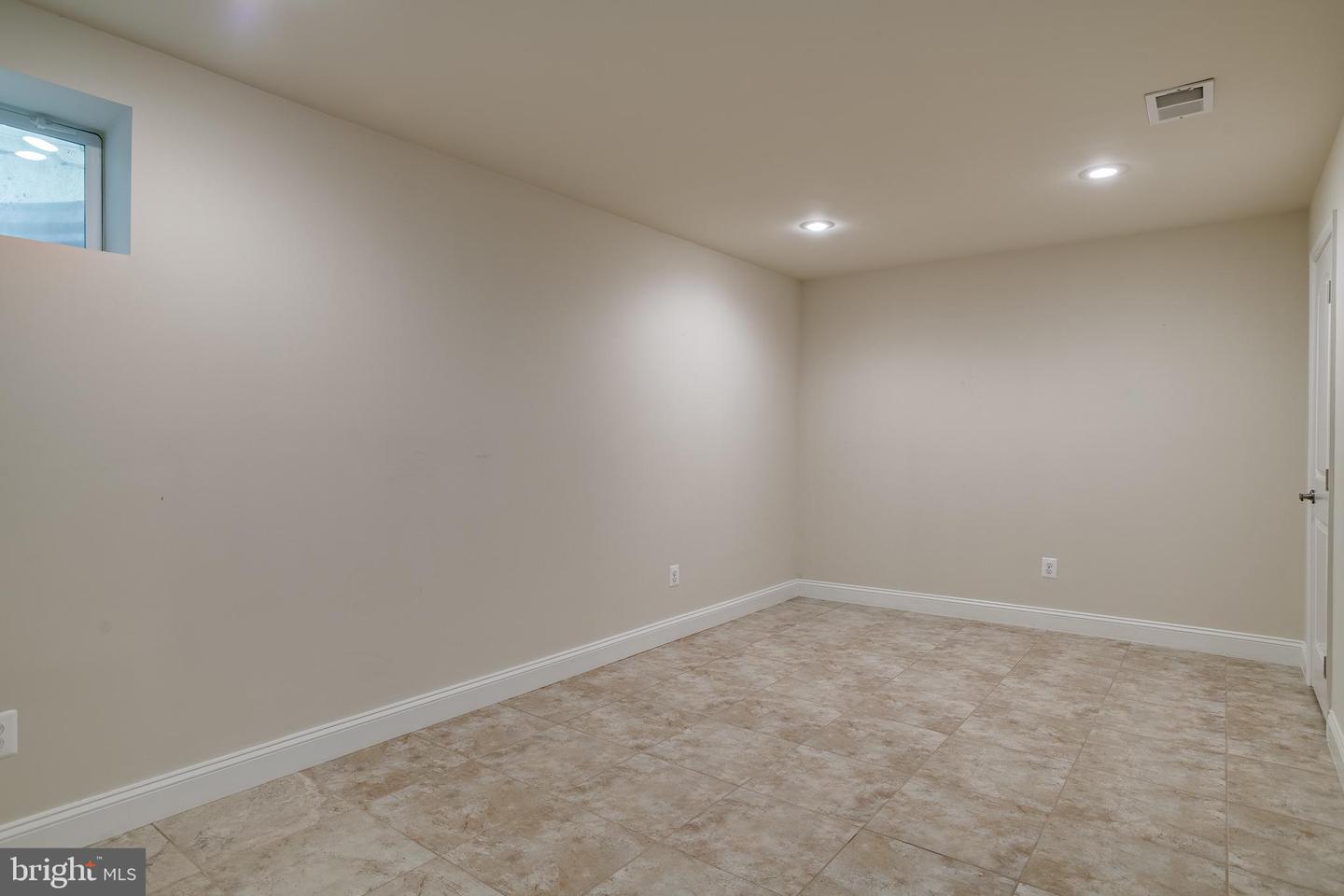 7140 BARRY RD, ALEXANDRIA, Virginia 22315, 5 Bedrooms Bedrooms, ,5 BathroomsBathrooms,Residential,For sale,7140 BARRY RD,VAFX2238200 MLS # VAFX2238200