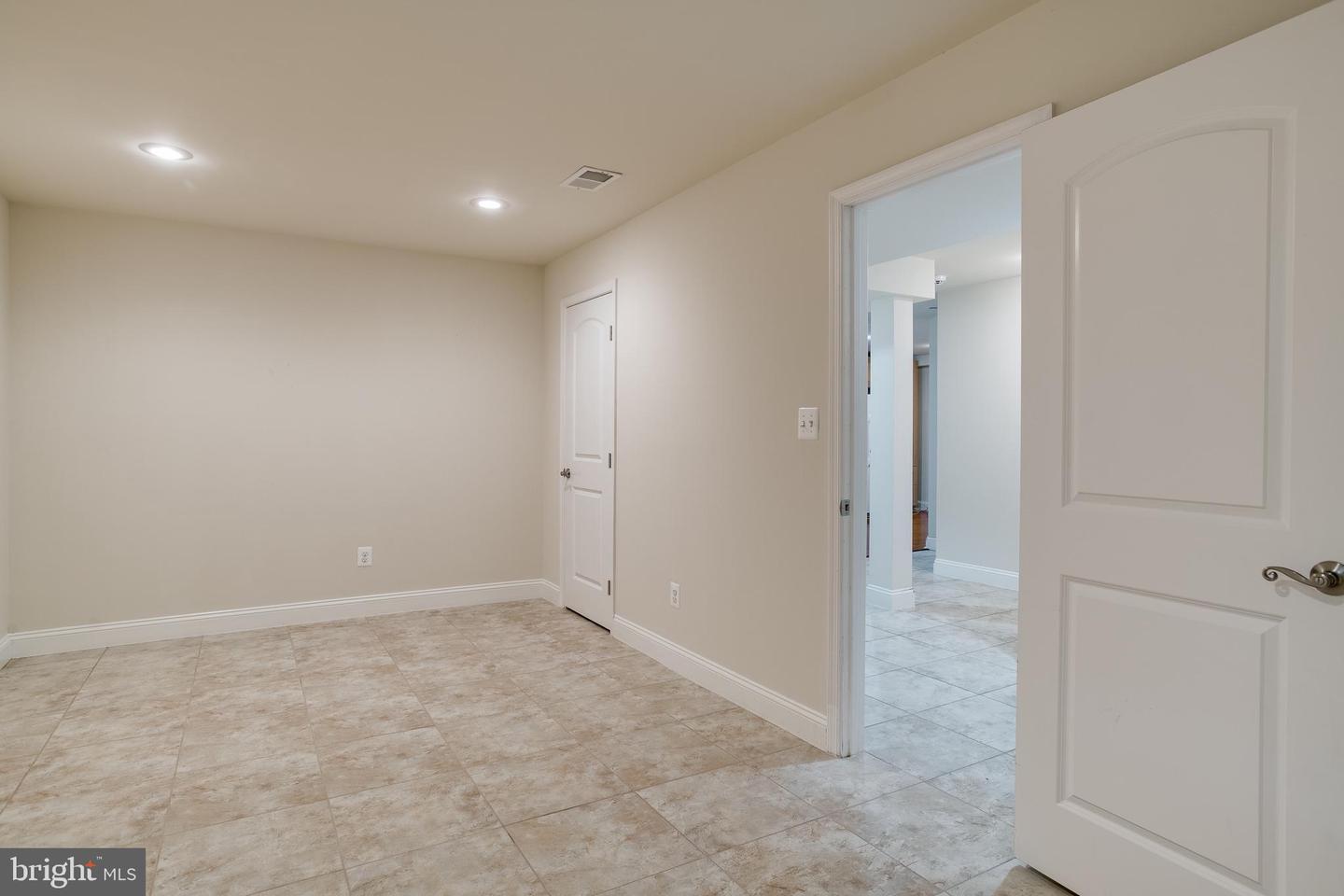 7140 BARRY RD, ALEXANDRIA, Virginia 22315, 5 Bedrooms Bedrooms, ,5 BathroomsBathrooms,Residential,For sale,7140 BARRY RD,VAFX2238200 MLS # VAFX2238200