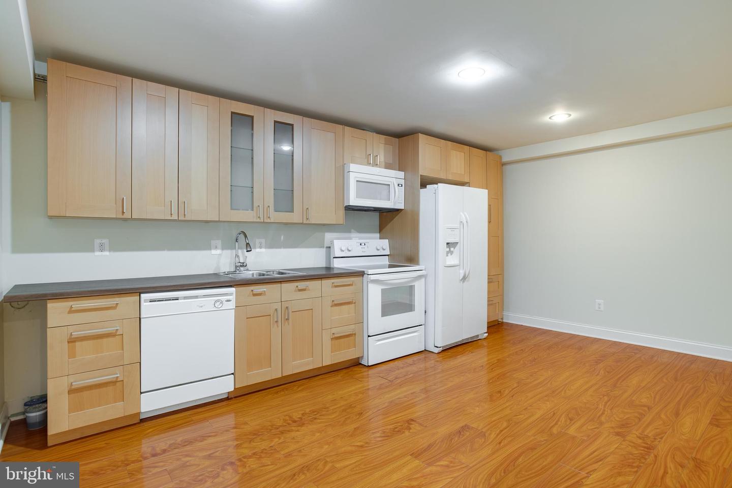 7140 BARRY RD, ALEXANDRIA, Virginia 22315, 5 Bedrooms Bedrooms, ,5 BathroomsBathrooms,Residential,For sale,7140 BARRY RD,VAFX2238200 MLS # VAFX2238200