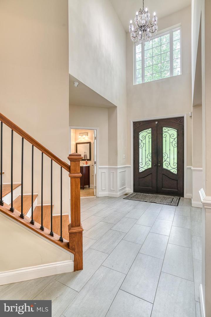 7140 BARRY RD, ALEXANDRIA, Virginia 22315, 5 Bedrooms Bedrooms, ,5 BathroomsBathrooms,Residential,For sale,7140 BARRY RD,VAFX2238200 MLS # VAFX2238200