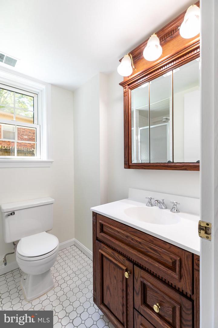 1915 SHANNON CT, ALEXANDRIA, Virginia 22306, 4 Bedrooms Bedrooms, ,3 BathroomsBathrooms,Residential,For sale,1915 SHANNON CT,VAFX2238908 MLS # VAFX2238908