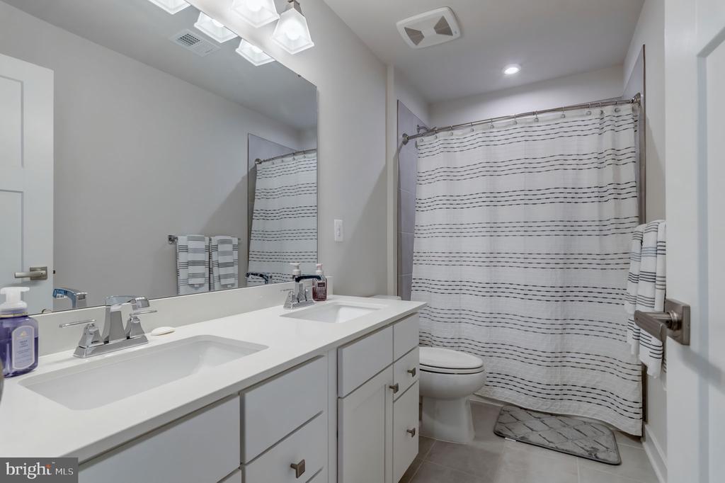 11316 OAKVILLE LN, SPOTSYLVANIA, Virginia 22551, 5 Bedrooms Bedrooms, ,3 BathroomsBathrooms,Residential,11316 OAKVILLE LN,VASP2033036 MLS # VASP2033036