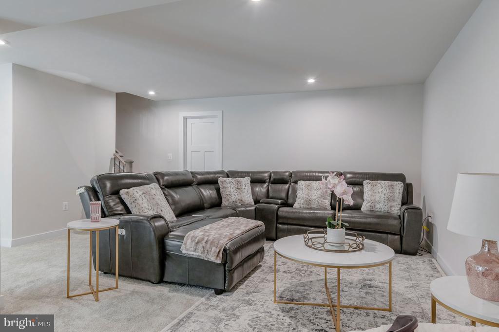11316 OAKVILLE LN, SPOTSYLVANIA, Virginia 22551, 5 Bedrooms Bedrooms, ,3 BathroomsBathrooms,Residential,11316 OAKVILLE LN,VASP2033036 MLS # VASP2033036