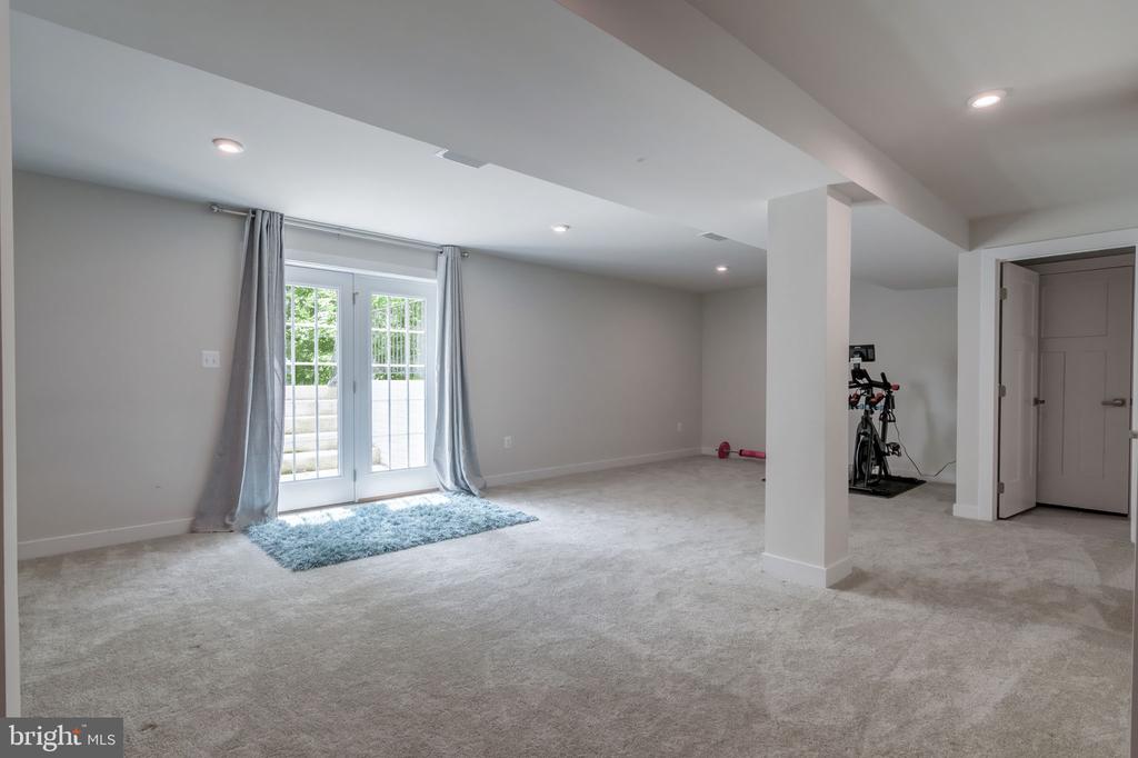 11316 OAKVILLE LN, SPOTSYLVANIA, Virginia 22551, 5 Bedrooms Bedrooms, ,3 BathroomsBathrooms,Residential,11316 OAKVILLE LN,VASP2033036 MLS # VASP2033036
