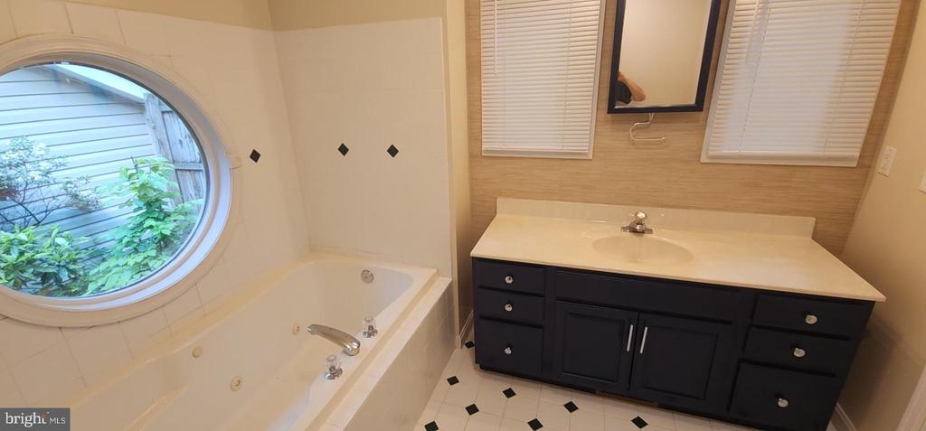 1111 EASTOVER PKWY, LOCUST GROVE, Virginia 22508, 5 Bedrooms Bedrooms, ,3 BathroomsBathrooms,Residential,1111 EASTOVER PKWY,VAOR2009692 MLS # VAOR2009692