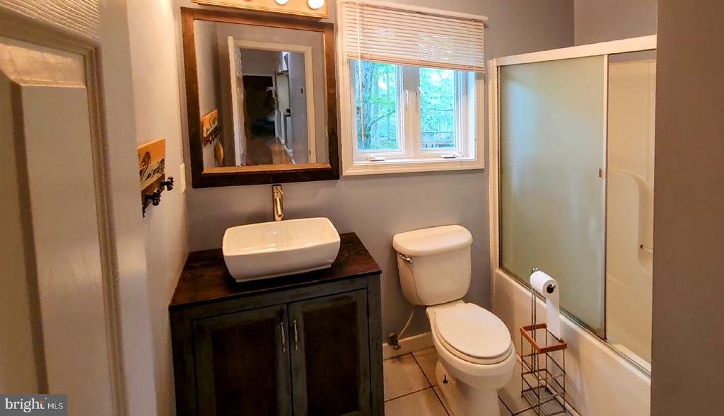 1111 EASTOVER PKWY, LOCUST GROVE, Virginia 22508, 5 Bedrooms Bedrooms, ,3 BathroomsBathrooms,Residential,1111 EASTOVER PKWY,VAOR2009692 MLS # VAOR2009692