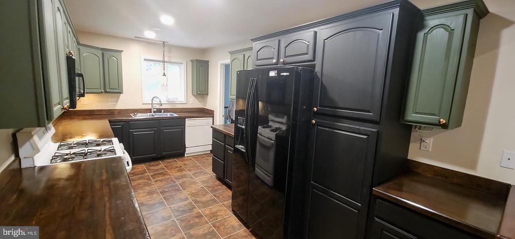 1111 EASTOVER PKWY, LOCUST GROVE, Virginia 22508, 5 Bedrooms Bedrooms, ,3 BathroomsBathrooms,Residential,1111 EASTOVER PKWY,VAOR2009692 MLS # VAOR2009692