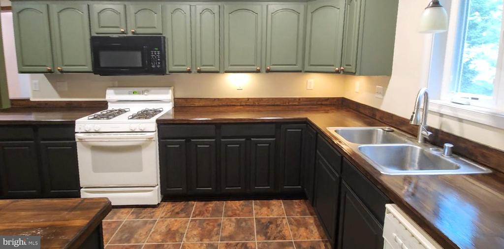 1111 EASTOVER PKWY, LOCUST GROVE, Virginia 22508, 5 Bedrooms Bedrooms, ,3 BathroomsBathrooms,Residential,1111 EASTOVER PKWY,VAOR2009692 MLS # VAOR2009692