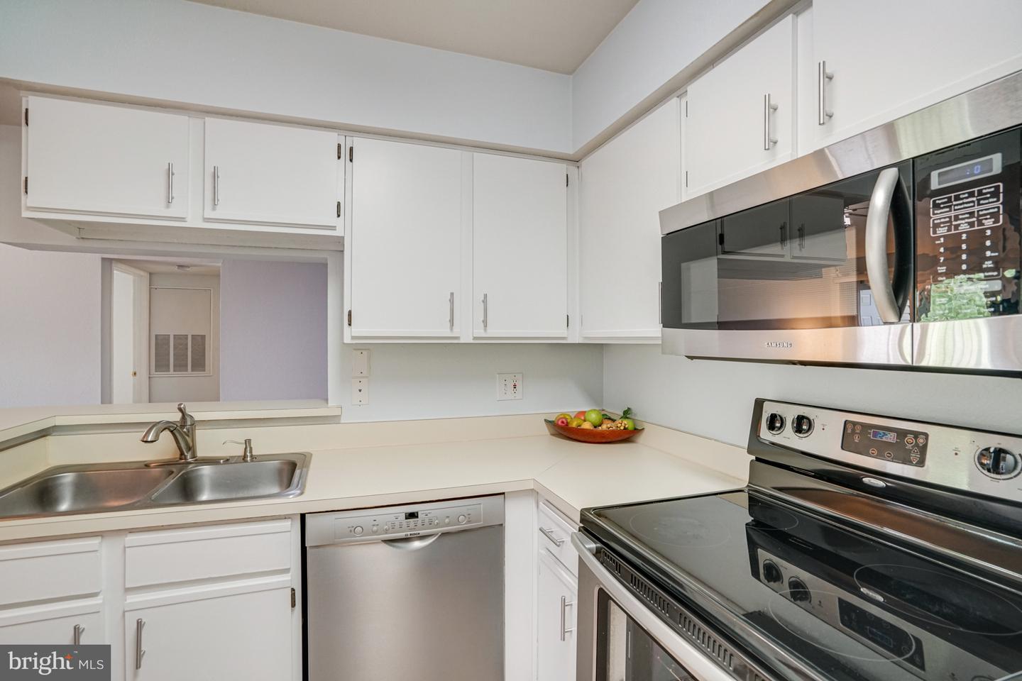 3303 WYNDHAM CIR #348, ALEXANDRIA, Virginia 22302, 2 Bedrooms Bedrooms, ,2 BathroomsBathrooms,Residential,For sale,3303 WYNDHAM CIR #348,VAAX2044998 MLS # VAAX2044998