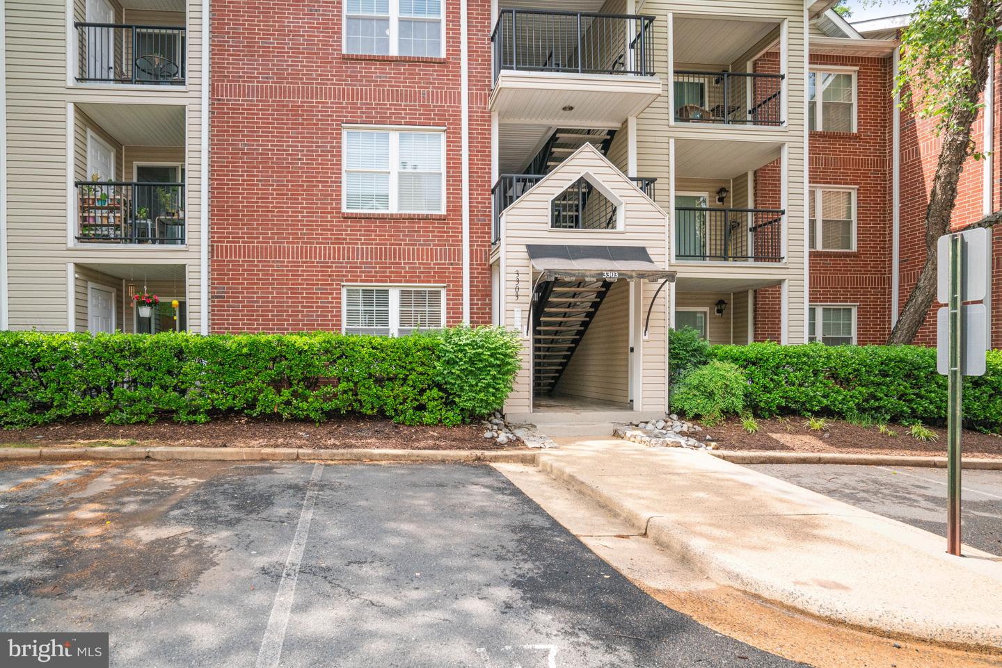 3303 WYNDHAM CIR #348, ALEXANDRIA, Virginia 22302, 2 Bedrooms Bedrooms, ,2 BathroomsBathrooms,Residential,For sale,3303 WYNDHAM CIR #348,VAAX2044998 MLS # VAAX2044998