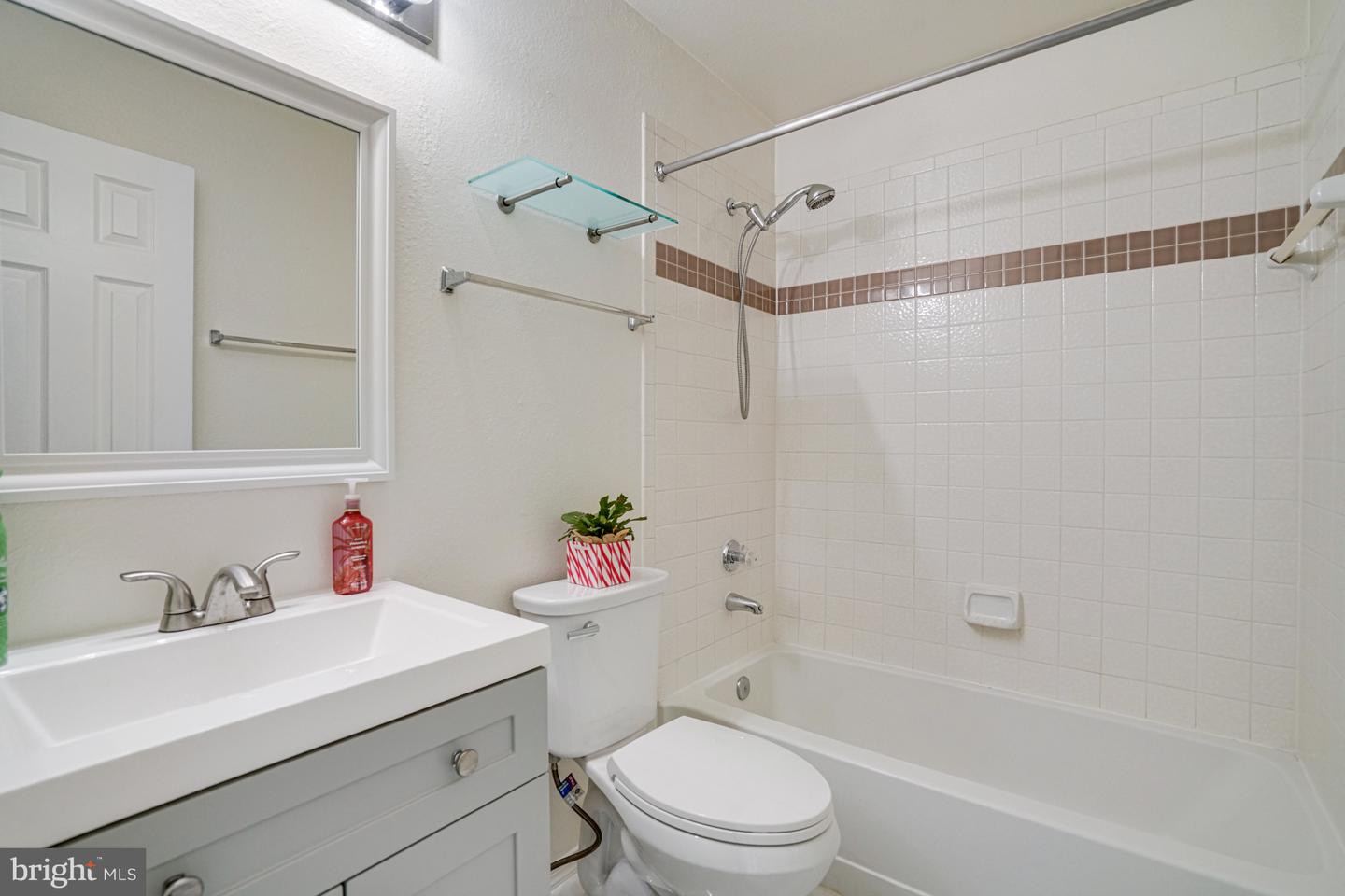 3303 WYNDHAM CIR #348, ALEXANDRIA, Virginia 22302, 2 Bedrooms Bedrooms, ,2 BathroomsBathrooms,Residential,For sale,3303 WYNDHAM CIR #348,VAAX2044998 MLS # VAAX2044998
