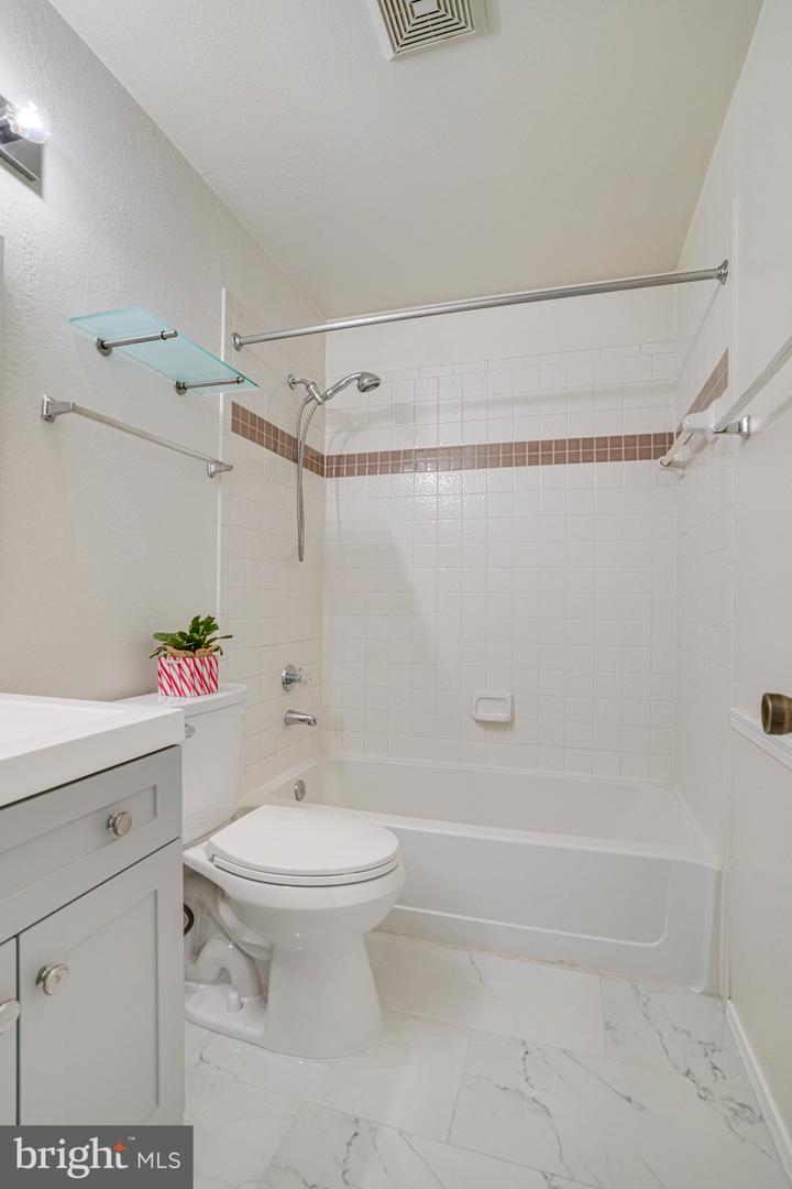3303 WYNDHAM CIR #348, ALEXANDRIA, Virginia 22302, 2 Bedrooms Bedrooms, ,2 BathroomsBathrooms,Residential,For sale,3303 WYNDHAM CIR #348,VAAX2044998 MLS # VAAX2044998