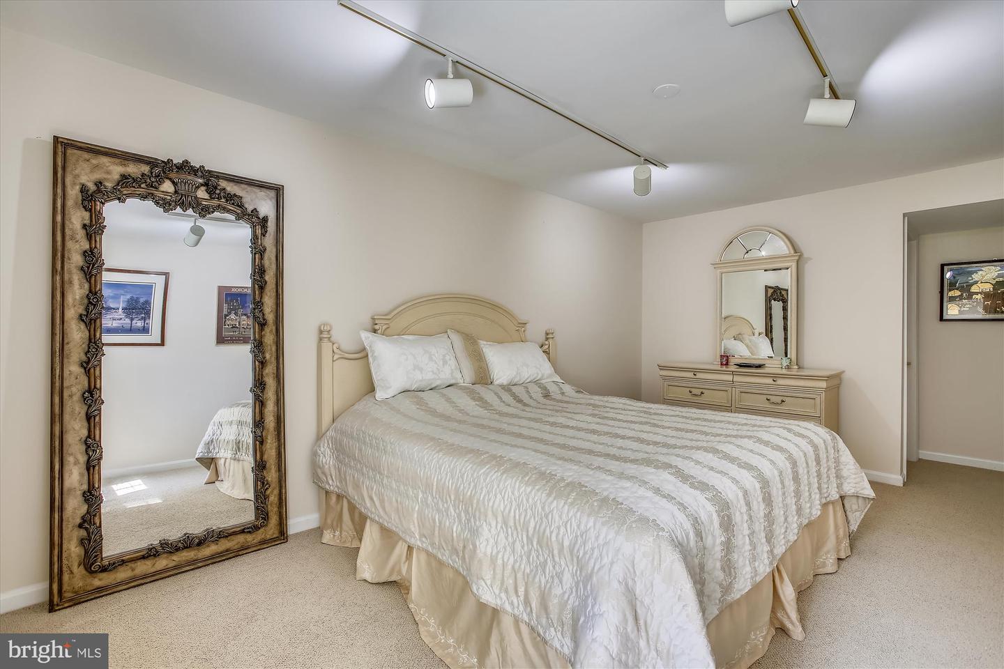 9617 SAVANNAH CROSSING CT, VIENNA, Virginia 22182, 5 Bedrooms Bedrooms, ,4 BathroomsBathrooms,Residential,For sale,9617 SAVANNAH CROSSING CT,VAFX2238844 MLS # VAFX2238844