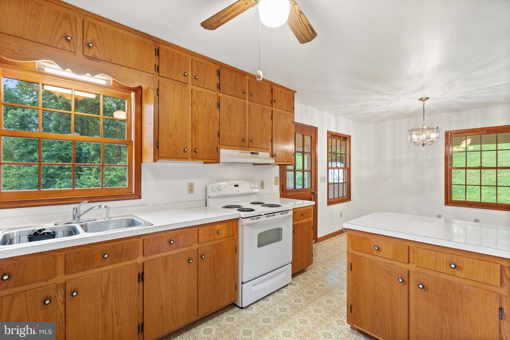 247 ROCKY HILL LN, REVA, Virginia 22735, 3 Bedrooms Bedrooms, ,2 BathroomsBathrooms,Residential,247 ROCKY HILL LN,VAMA2002212 MLS # VAMA2002212