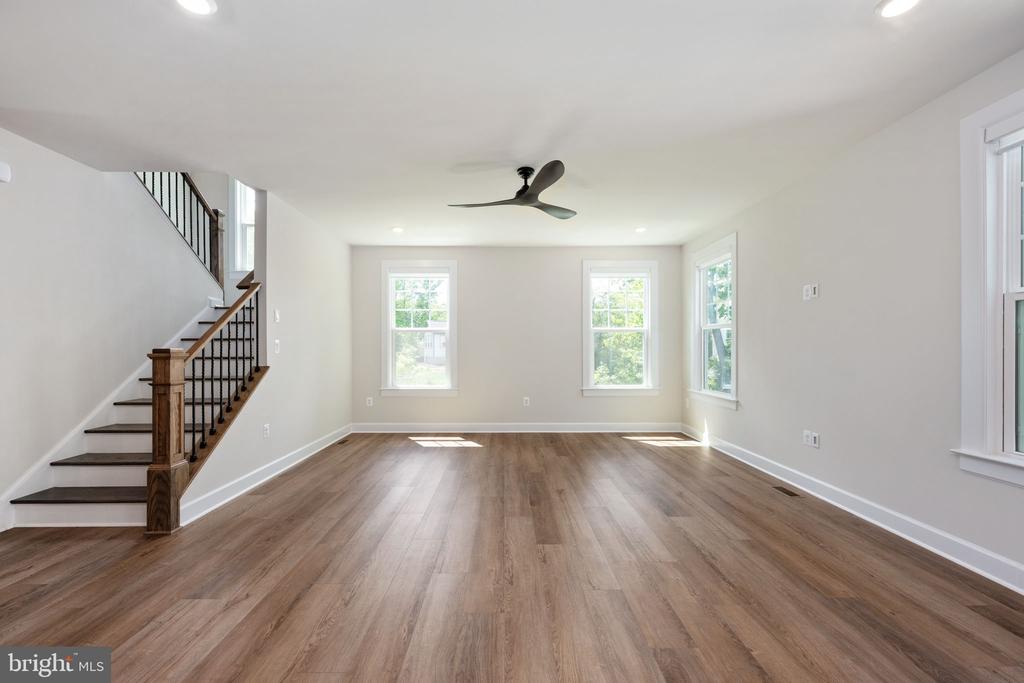 11207 REDLANDS TRL, SPOTSYLVANIA, Virginia 22551, 5 Bedrooms Bedrooms, ,4 BathroomsBathrooms,Residential,11207 REDLANDS TRL,VASP2033112 MLS # VASP2033112