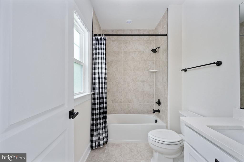 11207 REDLANDS TRL, SPOTSYLVANIA, Virginia 22551, 5 Bedrooms Bedrooms, ,4 BathroomsBathrooms,Residential,11207 REDLANDS TRL,VASP2033112 MLS # VASP2033112
