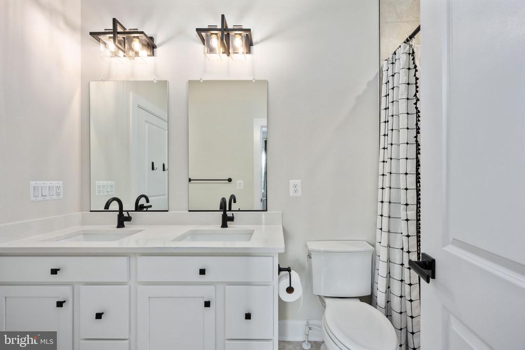 11207 REDLANDS TRL, SPOTSYLVANIA, Virginia 22551, 5 Bedrooms Bedrooms, ,4 BathroomsBathrooms,Residential,11207 REDLANDS TRL,VASP2033112 MLS # VASP2033112