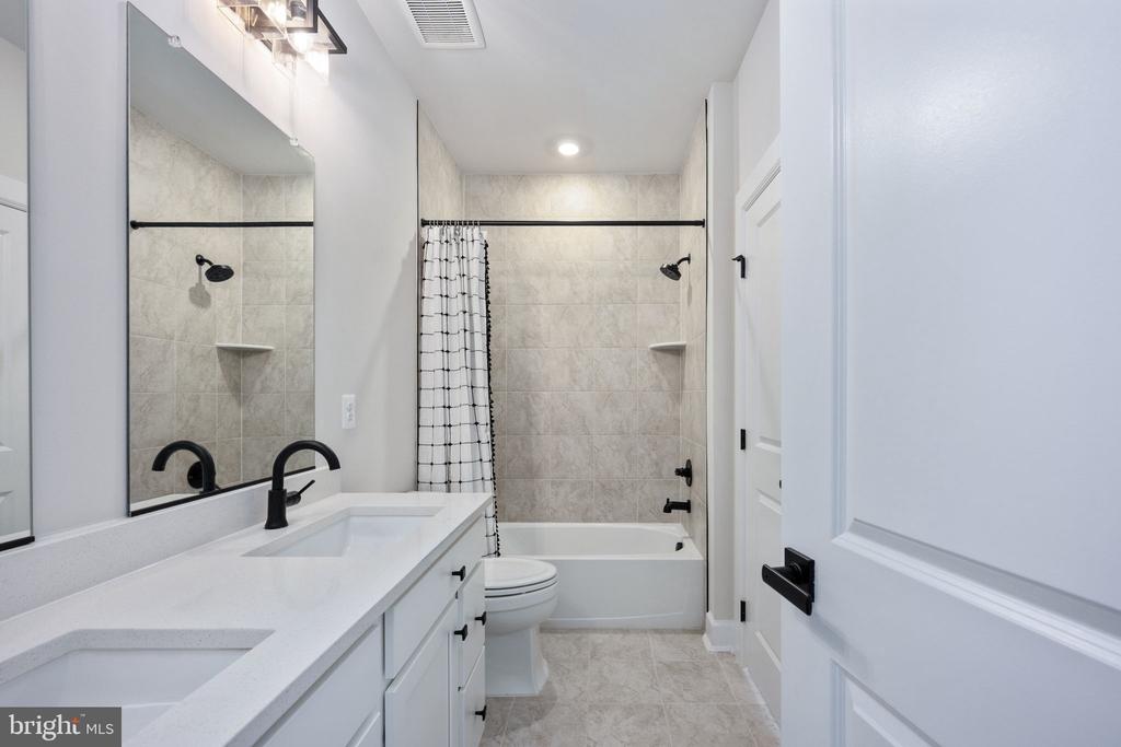 11207 REDLANDS TRL, SPOTSYLVANIA, Virginia 22551, 5 Bedrooms Bedrooms, ,4 BathroomsBathrooms,Residential,11207 REDLANDS TRL,VASP2033112 MLS # VASP2033112