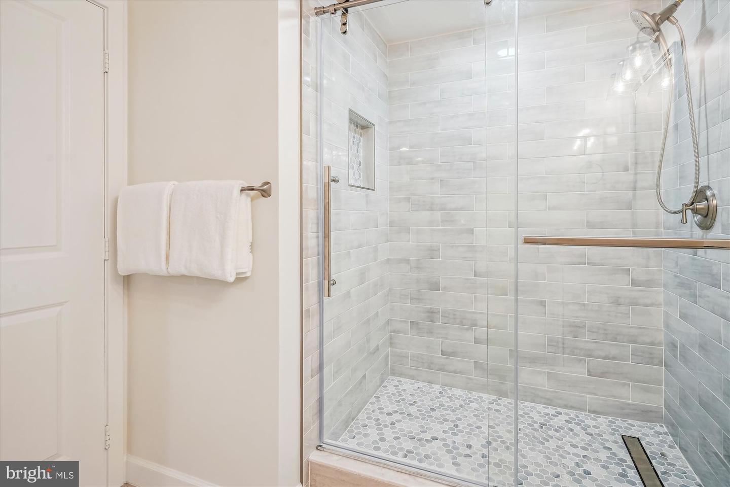 4480 MARKET COMMONS DR #512, FAIRFAX, Virginia 22033, 1 Bedroom Bedrooms, ,1 BathroomBathrooms,Residential,For sale,4480 MARKET COMMONS DR #512,VAFX2238824 MLS # VAFX2238824