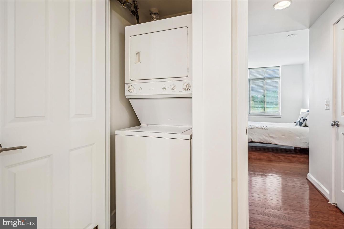 4480 MARKET COMMONS DR #512, FAIRFAX, Virginia 22033, 1 Bedroom Bedrooms, ,1 BathroomBathrooms,Residential,For sale,4480 MARKET COMMONS DR #512,VAFX2238824 MLS # VAFX2238824