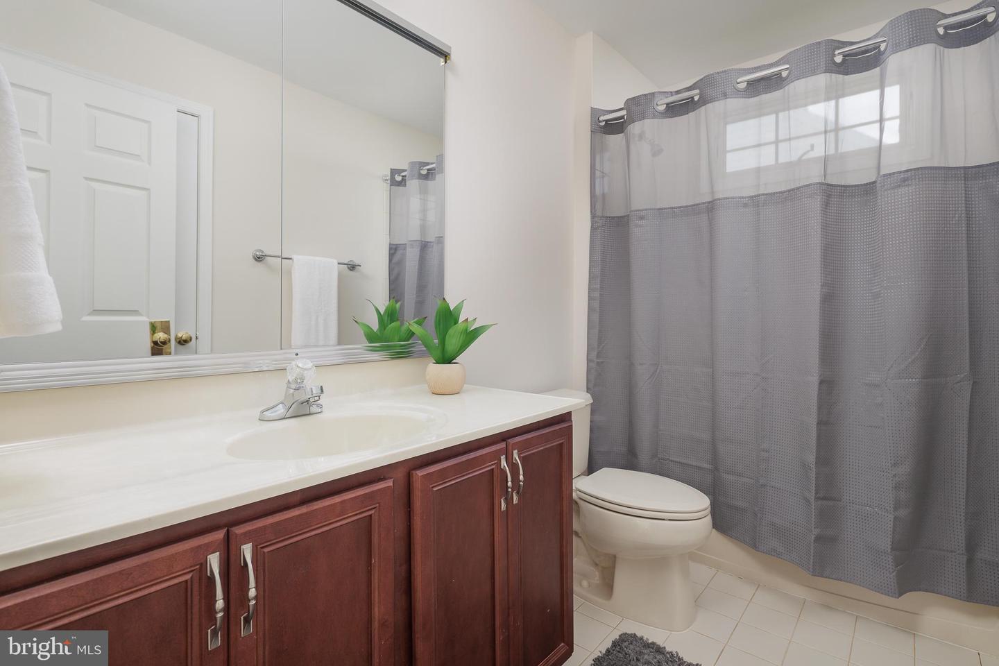 5510 HILLSMAN FARM LN, HAYMARKET, Virginia 20169, 4 Bedrooms Bedrooms, ,4 BathroomsBathrooms,Residential,For sale,5510 HILLSMAN FARM LN,VAPW2094056 MLS # VAPW2094056