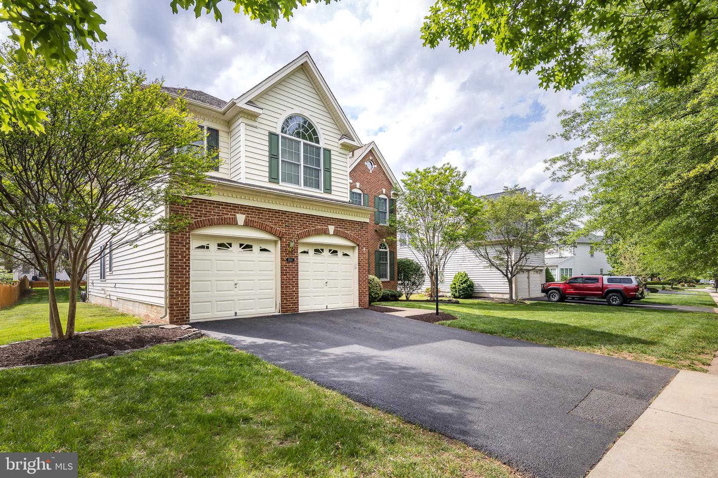 5510 HILLSMAN FARM LN, HAYMARKET, Virginia 20169, 4 Bedrooms Bedrooms, ,4 BathroomsBathrooms,Residential,For sale,5510 HILLSMAN FARM LN,VAPW2094056 MLS # VAPW2094056