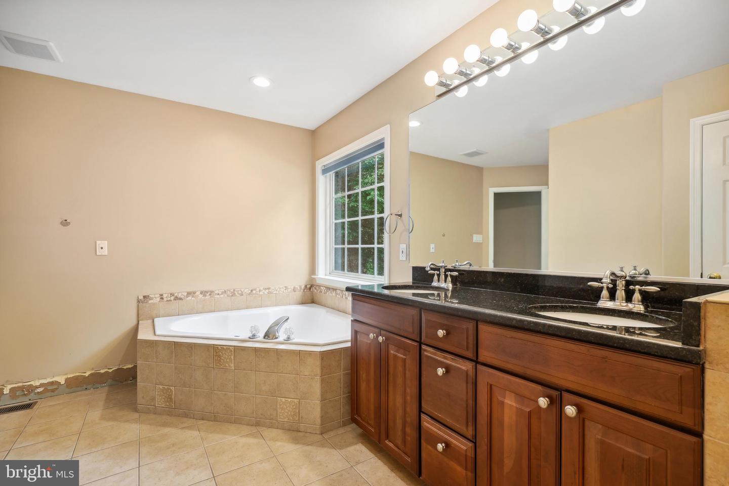 199 STONEWALL DR, FREDERICKSBURG, Virginia 22401, 5 Bedrooms Bedrooms, ,3 BathroomsBathrooms,Residential,For sale,199 STONEWALL DR,VAFB2008142 MLS # VAFB2008142