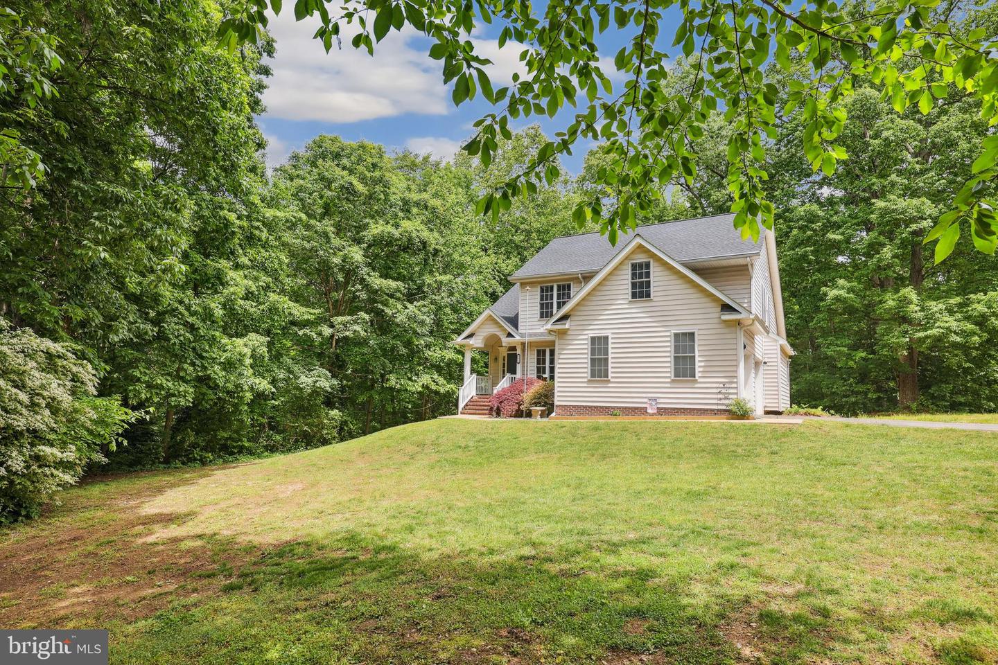 199 STONEWALL DR, FREDERICKSBURG, Virginia 22401, 5 Bedrooms Bedrooms, ,3 BathroomsBathrooms,Residential,For sale,199 STONEWALL DR,VAFB2008142 MLS # VAFB2008142