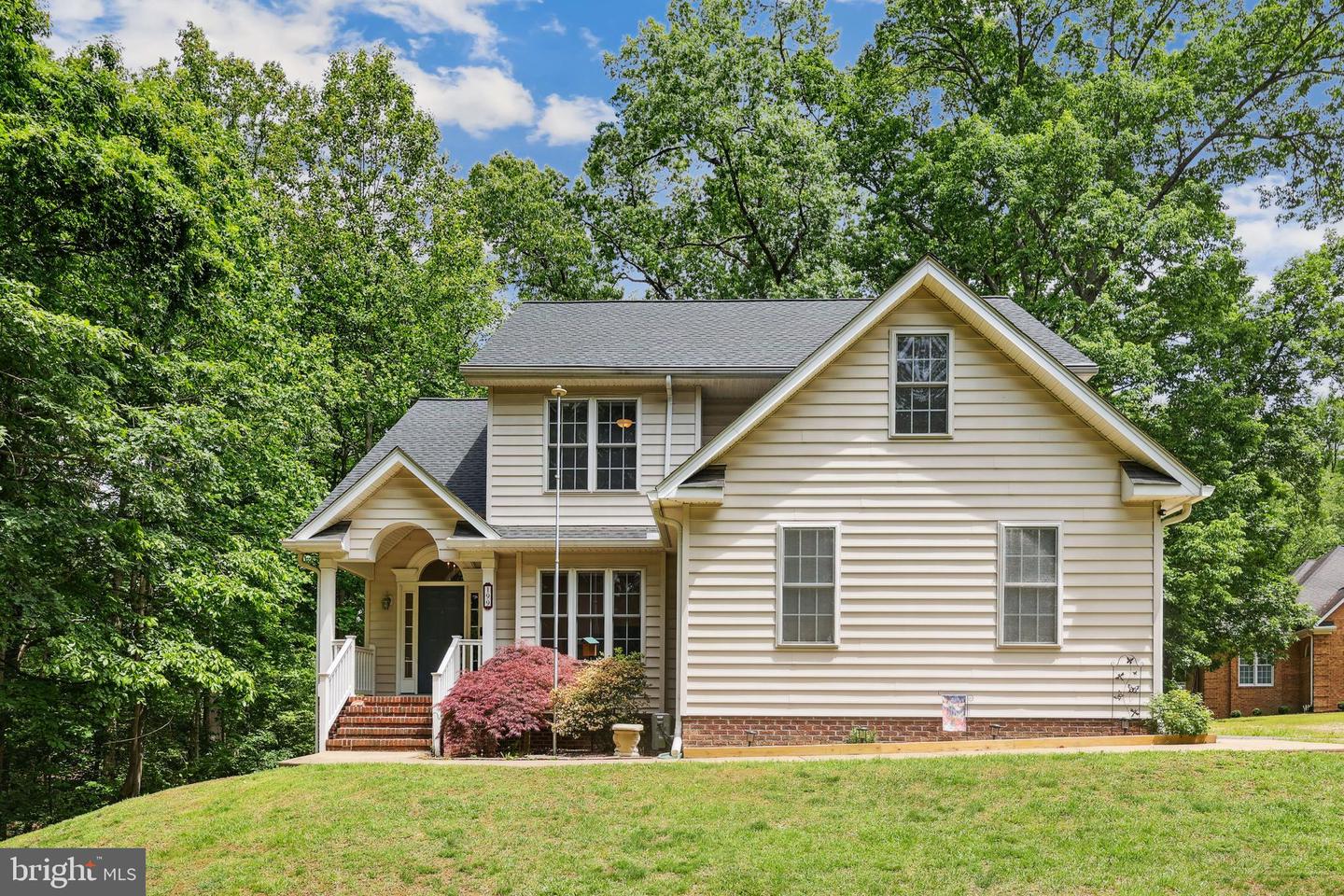 199 STONEWALL DR, FREDERICKSBURG, Virginia 22401, 5 Bedrooms Bedrooms, ,3 BathroomsBathrooms,Residential,For sale,199 STONEWALL DR,VAFB2008142 MLS # VAFB2008142