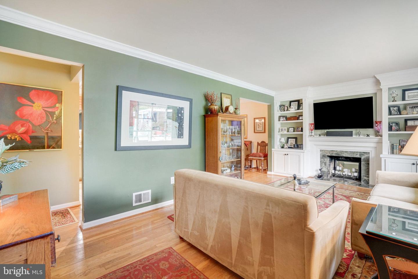 8107 SPRINGFIELD VILLAGE DR, SPRINGFIELD, Virginia 22152, 5 Bedrooms Bedrooms, ,2 BathroomsBathrooms,Residential,For sale,8107 SPRINGFIELD VILLAGE DR,VAFX2238964 MLS # VAFX2238964