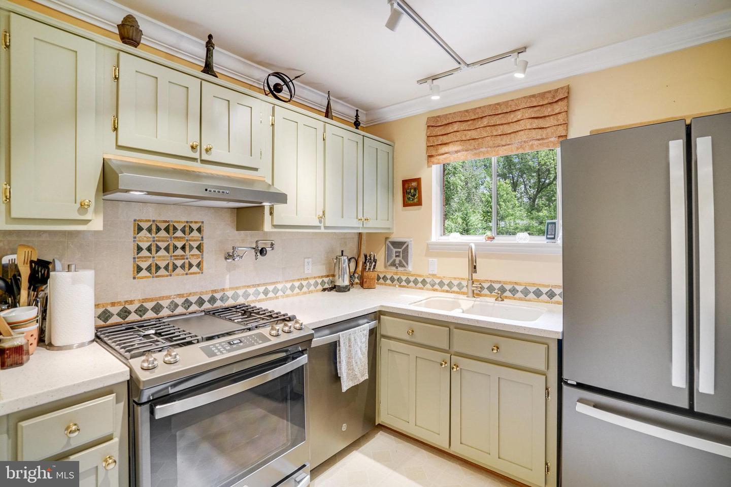 8107 SPRINGFIELD VILLAGE DR, SPRINGFIELD, Virginia 22152, 5 Bedrooms Bedrooms, ,2 BathroomsBathrooms,Residential,For sale,8107 SPRINGFIELD VILLAGE DR,VAFX2238964 MLS # VAFX2238964