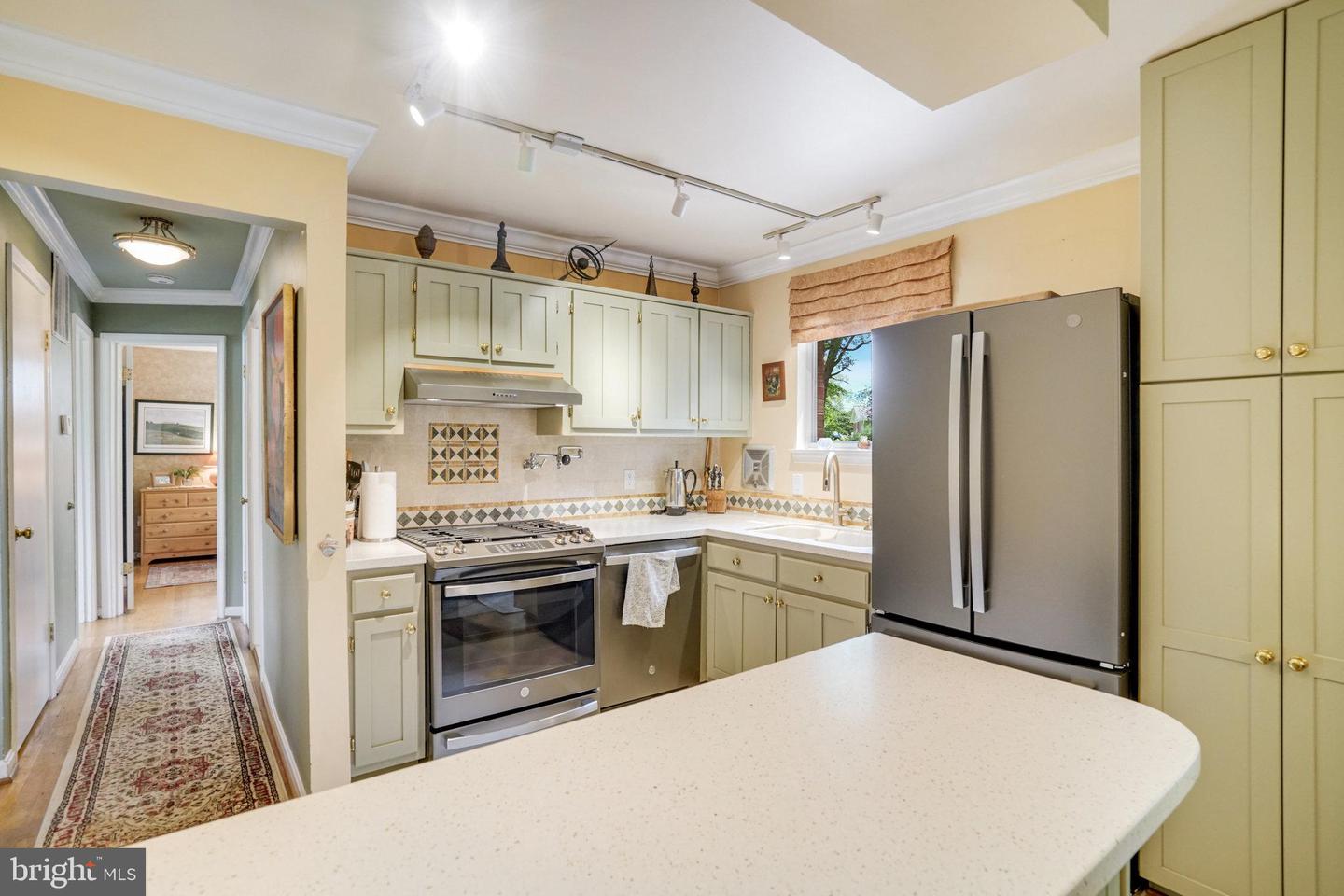 8107 SPRINGFIELD VILLAGE DR, SPRINGFIELD, Virginia 22152, 5 Bedrooms Bedrooms, ,2 BathroomsBathrooms,Residential,For sale,8107 SPRINGFIELD VILLAGE DR,VAFX2238964 MLS # VAFX2238964