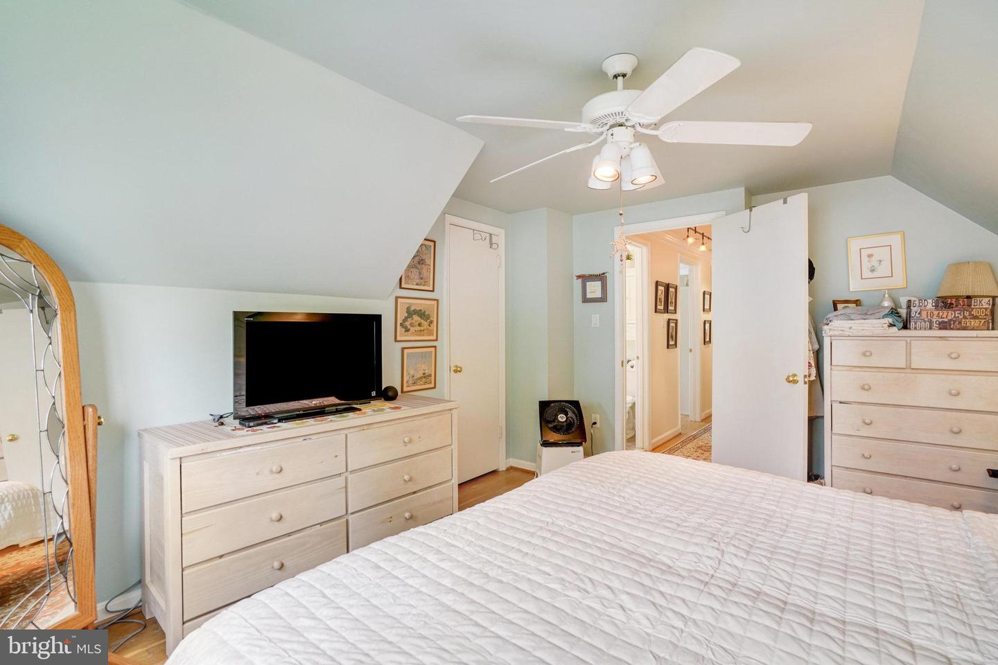 8107 SPRINGFIELD VILLAGE DR, SPRINGFIELD, Virginia 22152, 5 Bedrooms Bedrooms, ,2 BathroomsBathrooms,Residential,For sale,8107 SPRINGFIELD VILLAGE DR,VAFX2238964 MLS # VAFX2238964