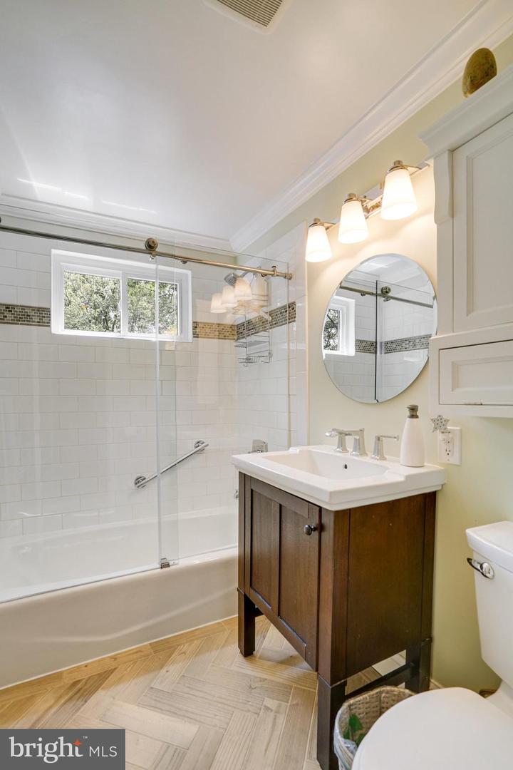 8107 SPRINGFIELD VILLAGE DR, SPRINGFIELD, Virginia 22152, 5 Bedrooms Bedrooms, ,2 BathroomsBathrooms,Residential,For sale,8107 SPRINGFIELD VILLAGE DR,VAFX2238964 MLS # VAFX2238964