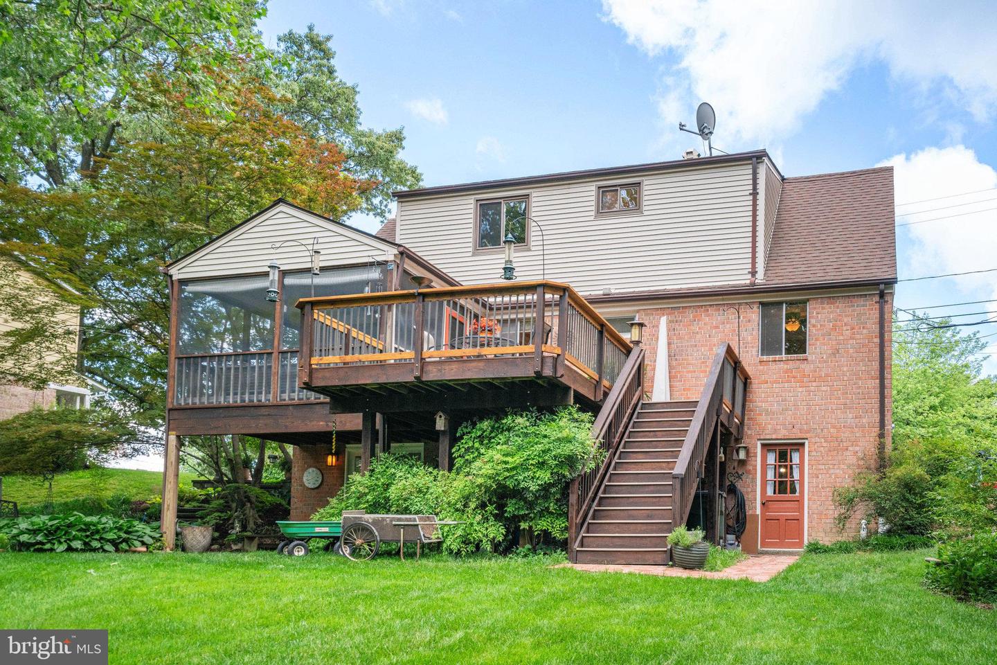 8107 SPRINGFIELD VILLAGE DR, SPRINGFIELD, Virginia 22152, 5 Bedrooms Bedrooms, ,2 BathroomsBathrooms,Residential,For sale,8107 SPRINGFIELD VILLAGE DR,VAFX2238964 MLS # VAFX2238964